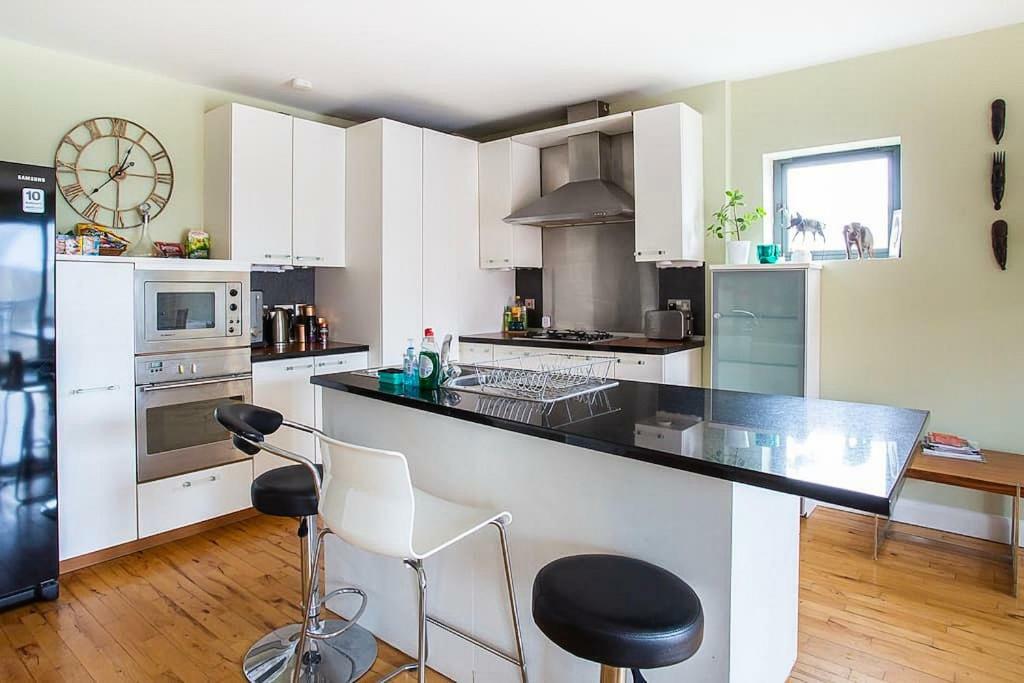 Spacious Belfast City Centre Duplex Apartment מראה חיצוני תמונה