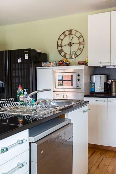 Spacious Belfast City Centre Duplex Apartment מראה חיצוני תמונה