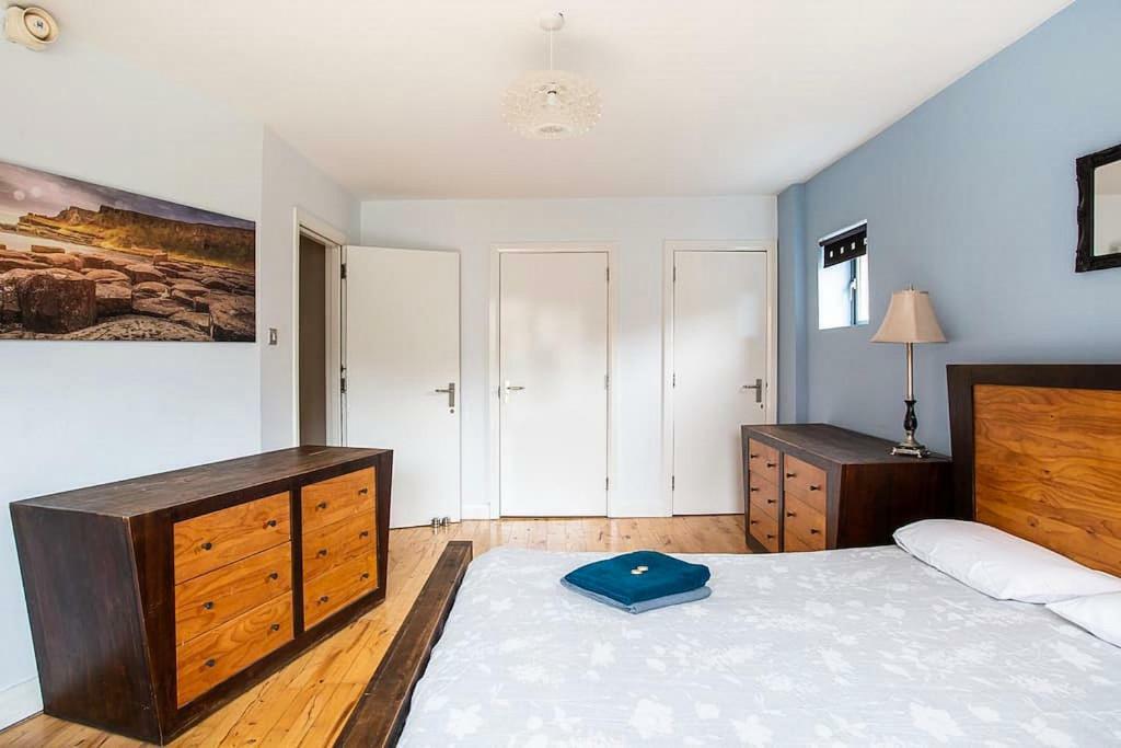 Spacious Belfast City Centre Duplex Apartment מראה חיצוני תמונה