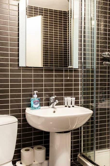 Spacious Belfast City Centre Duplex Apartment מראה חיצוני תמונה