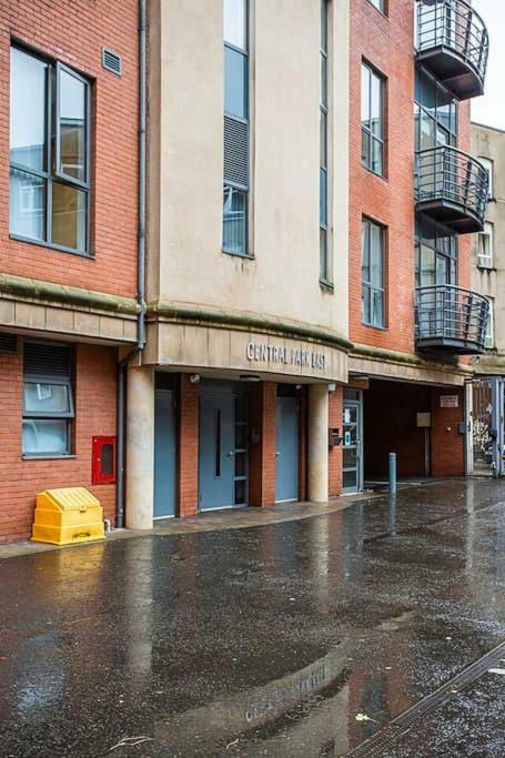 Spacious Belfast City Centre Duplex Apartment מראה חיצוני תמונה