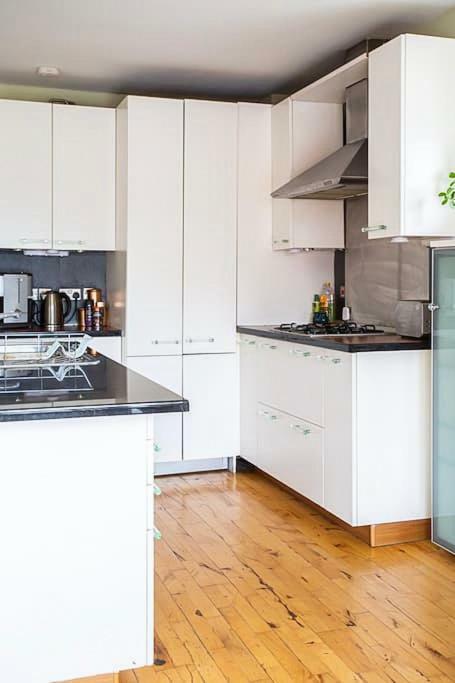 Spacious Belfast City Centre Duplex Apartment מראה חיצוני תמונה