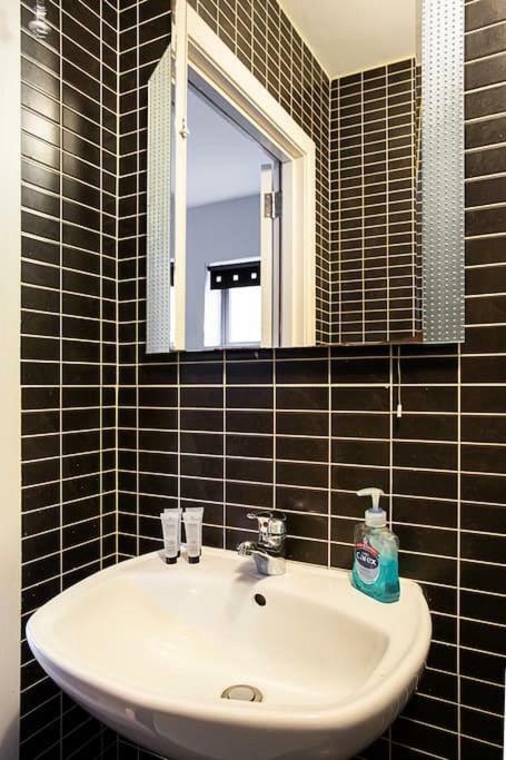 Spacious Belfast City Centre Duplex Apartment מראה חיצוני תמונה